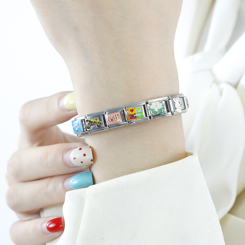 Hapiship Original Daisy Horse  - đánh giá và giá Butterfly Clasp Deployant